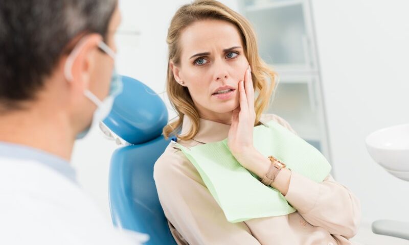 When To Visit an Emergency Dentist for Tooth Issues