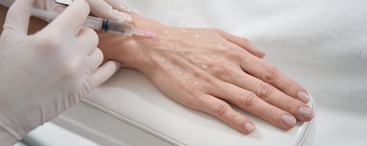 Choosing Between Non-Invasive and Surgical Cosmetic Dermatology Options