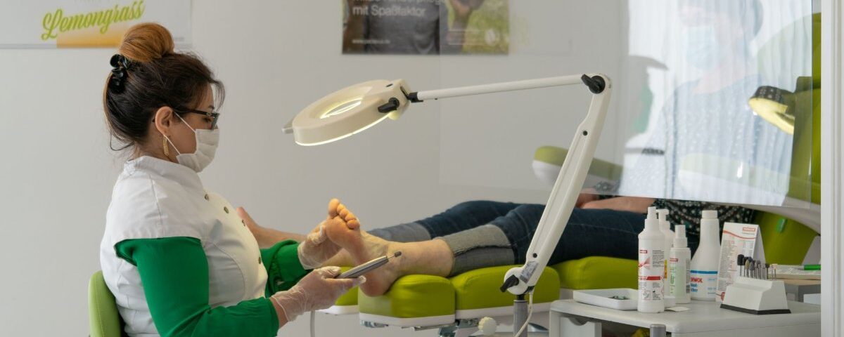 When To See a Podiatrist for Foot Pain